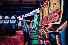 Tampilan dashboard pcxwin yang menampilkan berbagai kategori permainan termasuk sportsbook dan live-dealer tables